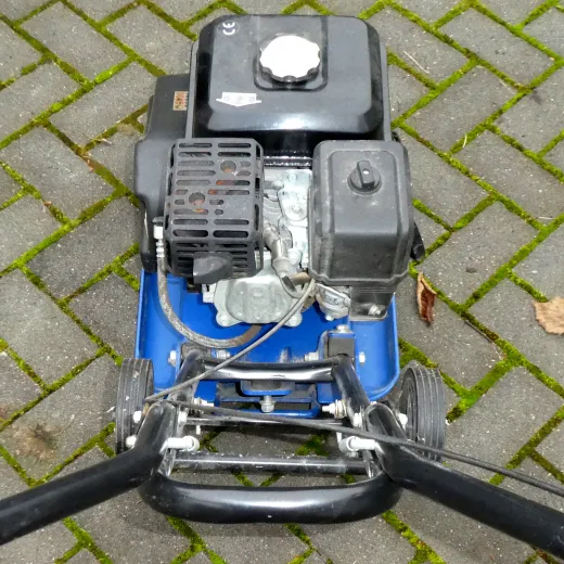 Rüttelplatte für Unterbau und Pflasterarbeiten zur Vermietung.