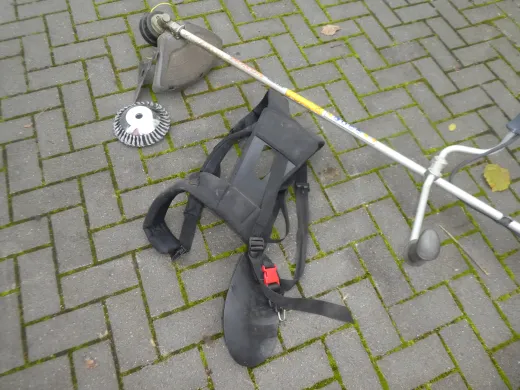 Motorsense, Freischneider