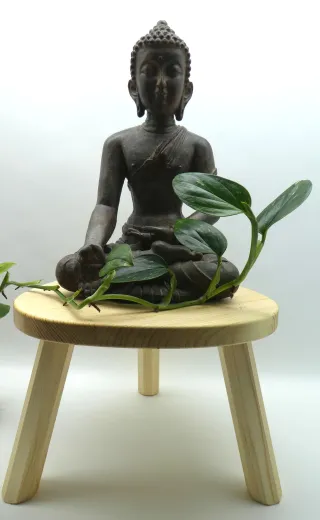 Pflanzentisch dreieckig, Hocker mit 3 Beinen, Fichte