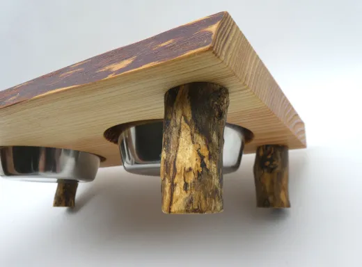 Futterbar rustikal, Holz Douglasie, mit Doppelnapf, für Katzen und kleine Hunde