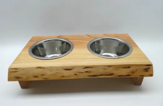 Futterbar, Holz Douglasie, Edelstahl Doppelnapf, für Katzen und kleine Hunde