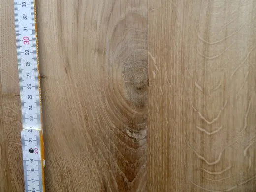 DIY-Tischplatte aus Massivholz mit Baumkante – Unikat zum Selbstgestalten