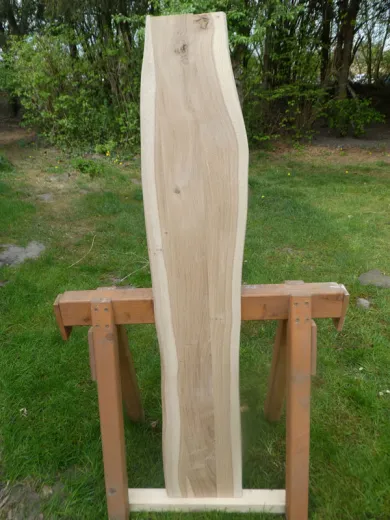 Regalboden aus Eiche mit Baumkante – 146 x 26/19 x 1,5 cm