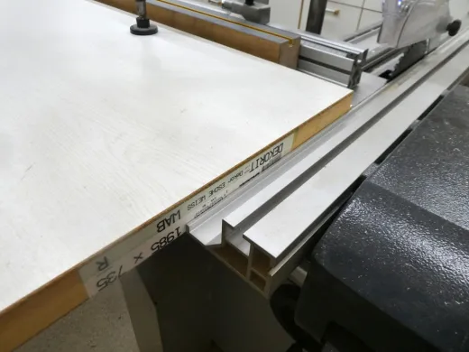 Kürzen von Holztürblättern – Passgenaue Anpassung für neue Fußböden Kürzen von Holztürblättern – Passgenaue Anpassung für neue Fußböden