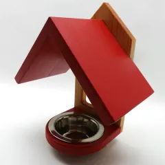 Rotes Vogelfutterhaus "Freja", für die Fensterscheibe